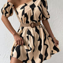 Prive Vestido smock con estampado de cuello asimetrico de manga farol bajo con fruncido