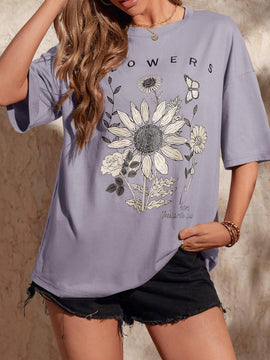 Camiseta de hombros caidos con estampado floral con mariposa