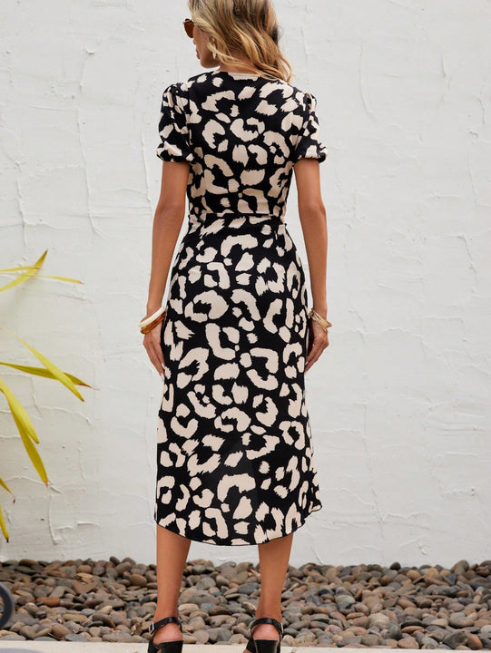 Vestido bajo cruzado con estampado de manga farol