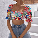 VCAY Top crop con estampado de espalda abierta con cordon de manga farol
