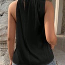 Unity Blusa unicolor de cuello asimetrico de saten