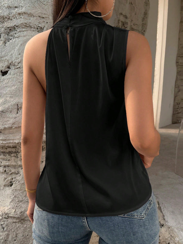 Unity Blusa unicolor de cuello asimetrico de saten