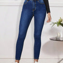 Pantalones ajustados con detalles parchados