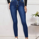 Pantalones ajustados con detalles parchados