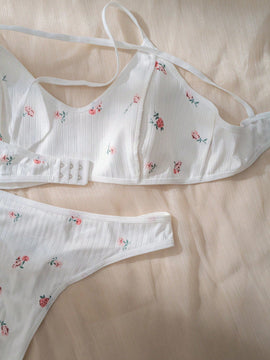 Set de lenceria con estampado floral