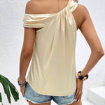 Blusa girante delantero de cuello asimetrico unicolor