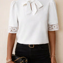 Blusa de cuello con cordon con encaje de manga farol