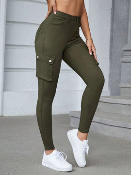Pantalones cargo con bolsillo de solapa en el lateral