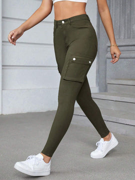 Pantalones cargo con bolsillo de solapa en el lateral