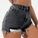 Shorts en mezclilla con estampado de cara de dibujos animados bajo crudo