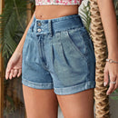 Shorts en mezclilla con fruncido bajo de doblez