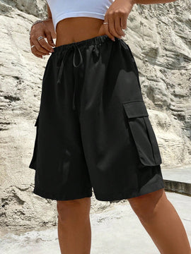 Shorts con bolsillo lateral con solapa de cintura con cordon cargo