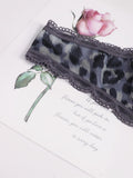 Tanga con estampado de leopardo ribete con encaje