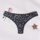 Tanga con estampado de leopardo ribete con encaje