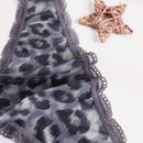 Tanga con estampado de leopardo ribete con encaje