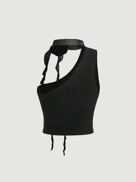 MOD 3d Top crop unicolor aplique detalle de cuello asimetrico