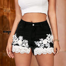 Shorts en mezclilla aplique floral