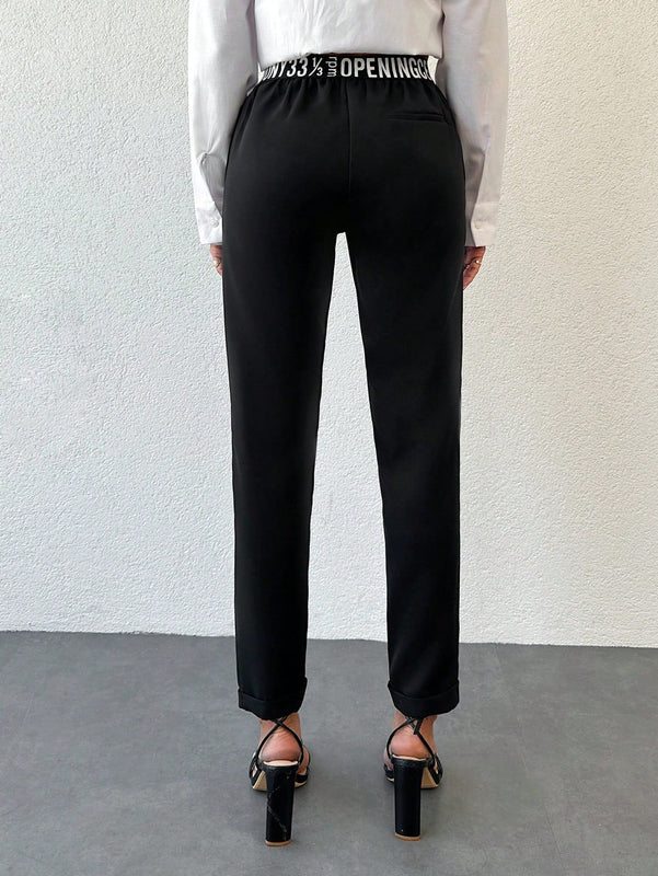 Pantalones conicos con cinta con letra