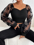Prive Top crop con estampado floral de malla en contraste de manga farol pecho con fruncido