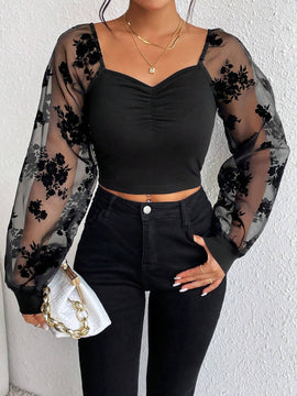 Prive Top crop con estampado floral de malla en contraste de manga farol pecho con fruncido