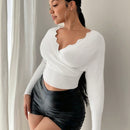 SXY Jersey crop de cuello cruzado ribete en abanico de manga murcielago