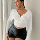 SXY Jersey crop de cuello cruzado ribete en abanico de manga murcielago