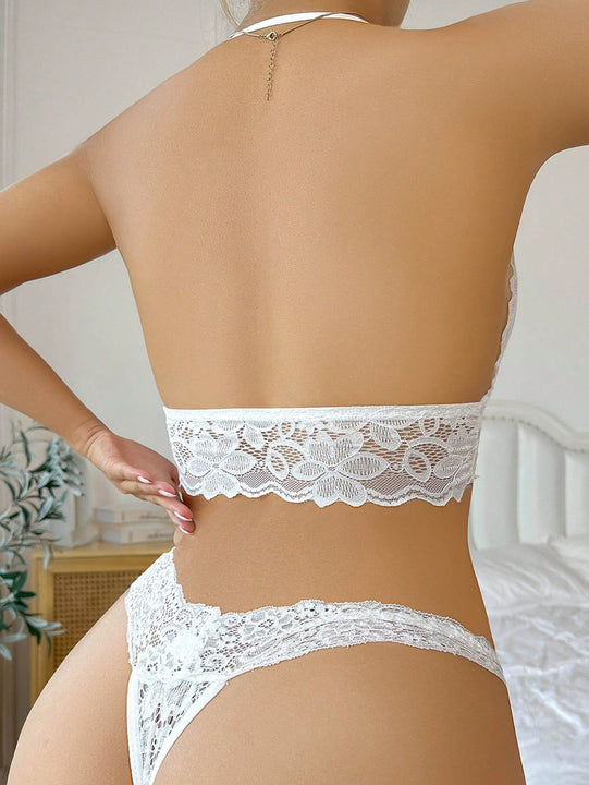 Conjunto de lenceria con encaje floral ribete en abanico