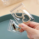 50/100 bolsas transparentes con cierre hermético de PVC, bolsas para joyería, resistentes al polvo y la oxidación, para guardar aretes, anillos, collares, pulseras, dijes y artículos pequeños, 2 tamaños a elegir (Cajas y organizadores de joyería)