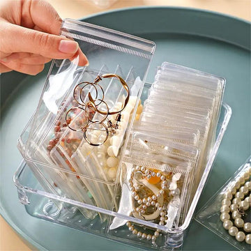 50/100 bolsas transparentes con cierre hermético de PVC, bolsas para joyería, resistentes al polvo y la oxidación, para guardar aretes, anillos, collares, pulseras, dijes y artículos pequeños, 2 tamaños a elegir (Cajas y organizadores de joyería)