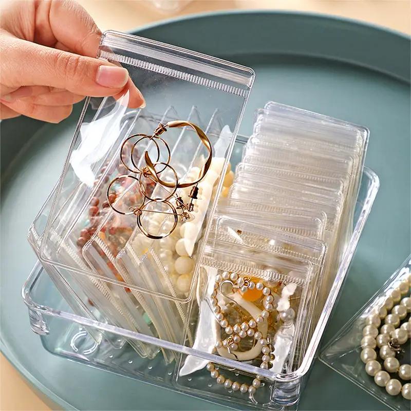 50/100 bolsas transparentes con cierre hermético de PVC, bolsas para joyería, resistentes al polvo y la oxidación, para guardar aretes, anillos, collares, pulseras, dijes y artículos pequeños, 2 tamaños a elegir (Cajas y organizadores de joyería)