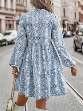 Vestido smock con estampado de cuello con cordon de manga farol