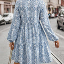 Vestido smock con estampado de cuello con cordon de manga farol