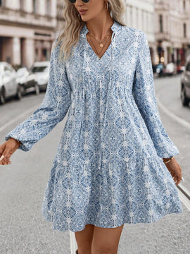 Vestido smock con estampado de cuello con cordon de manga farol