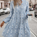 Vestido smock con estampado de cuello con cordon de manga farol