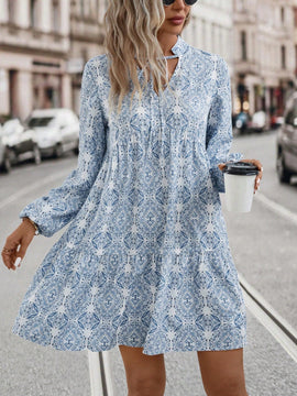Vestido smock con estampado de cuello con cordon de manga farol