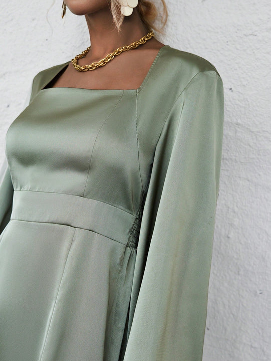 Vestido de cuello cuadrado de manga farol de muslo con abertura