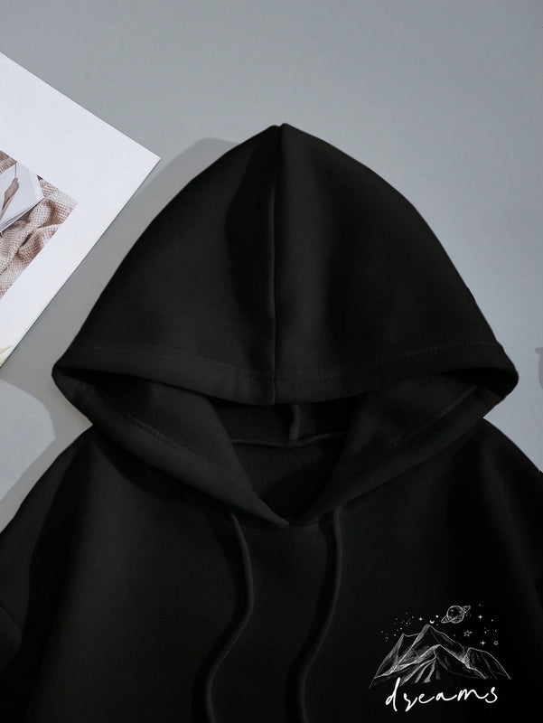 Essnce capucha con estampado de montana y slogan con bolsillo de canguro con cordon