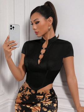 EastFlair Camisa crop unicolor de cuello notch bajo asimetrico