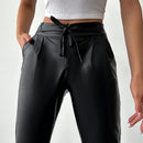 Pantalones largos de tela metalica con nudo frontal para mujer