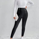 Pantalones ajustados cremallera con diseno de aro O