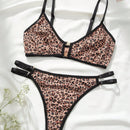 Set de lenceria con estampado de leopardo con abertura unido en contraste