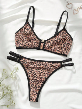 Set de lenceria con estampado de leopardo con abertura unido en contraste