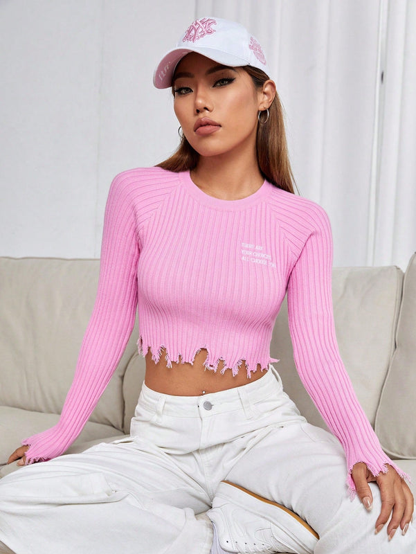 EZwear Jersey crop con bordado de slogan de manga raglan roto