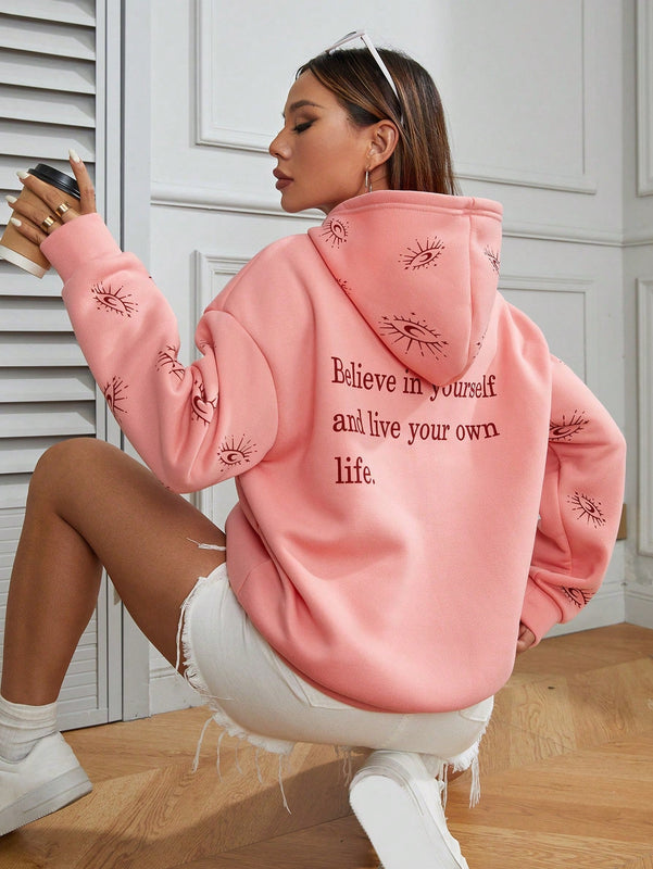 Moosta capucha con estampado de slogan de hombros caidos con forro termico