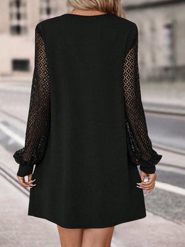 Vestido estilo camiseta con encaje en contraste de manga farol