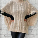 LUNE Poncho cuello alto ribete con fleco tejido de cable