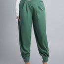 Pantalones con estampado de letra con fruncido