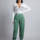Pantalones con estampado de letra con fruncido