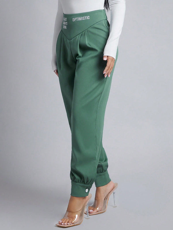 Pantalones con estampado de letra con fruncido