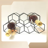 Elegante Estante de Vino de Metal Negro con Nido de Abeja - Capacidad para 7 Botellas, Diseño de Rejilla Hexagonal para Exhibición en la Sala de Estar, Soporte Creativo para Vino Tinto de Encimera & Organizador de Cocina, Decoración de Vino
